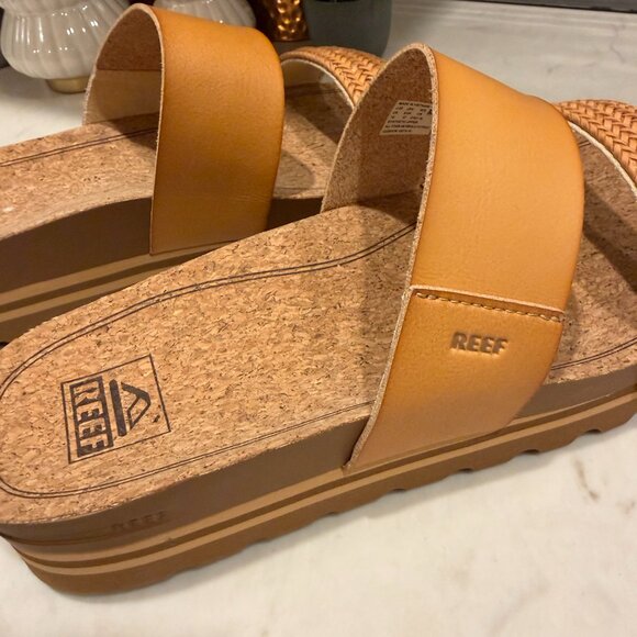 NWOT Women's Reef Vista Hi Sandals - Size 10 - Picture 2 of 5